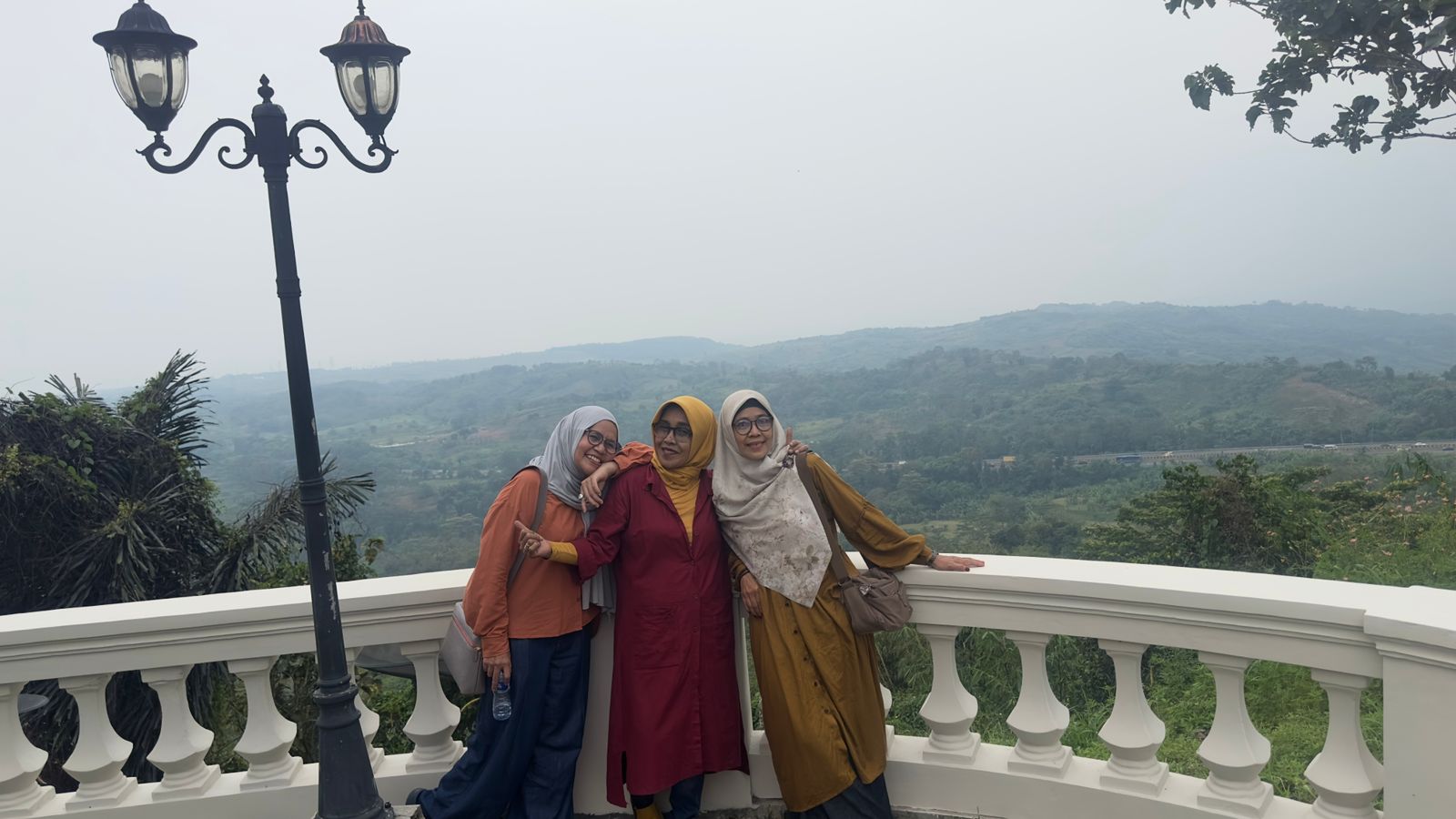 wes-wes..trio Bandung ini, harmony yah :)