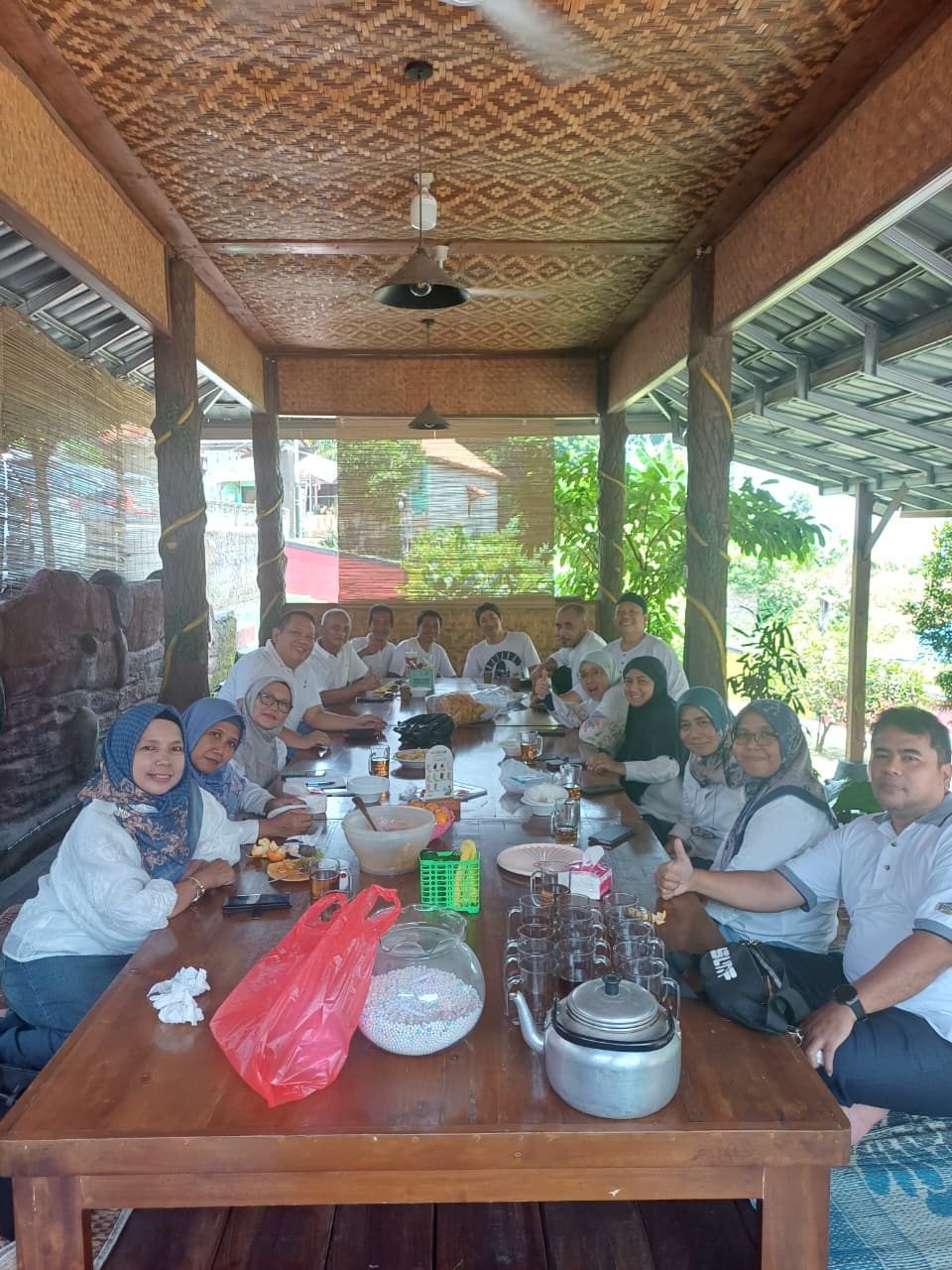 he he... keselip foto reuni yg sebelomnya...hidup Bio 1.