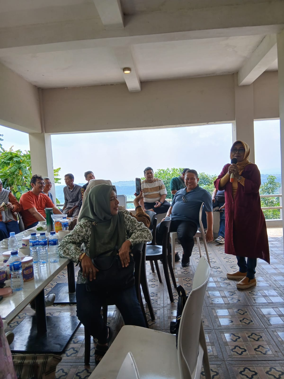 nuju naon neng Heni.. 