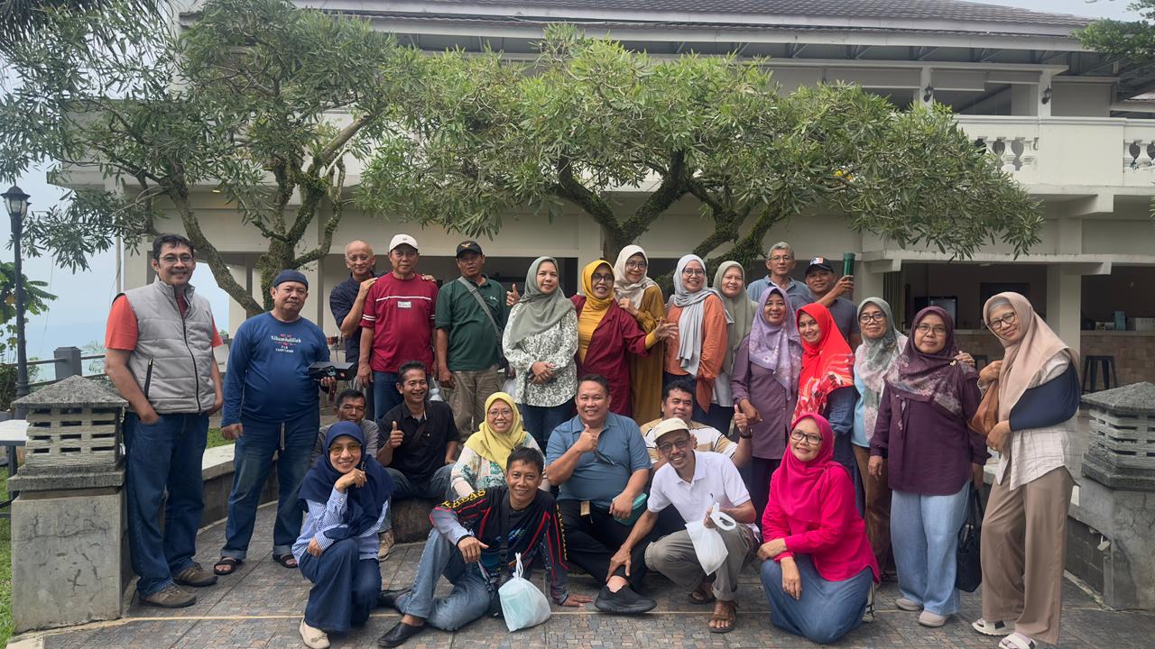 Ini foto full anggota Bio 1, eeh saha nu balem wae itu...